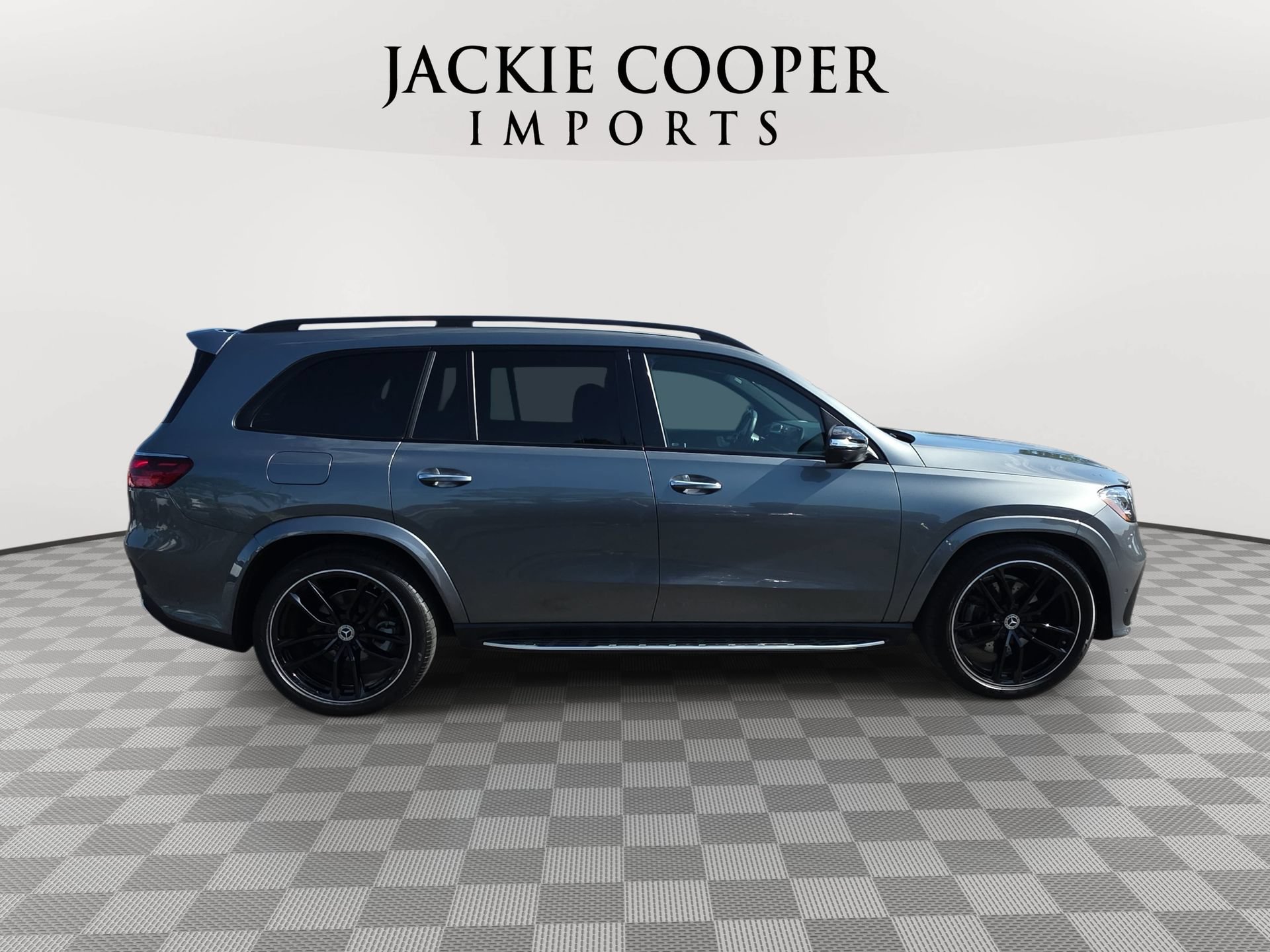 Used 2025 Mercedes-Benz GLS 580 4MATIC image 4