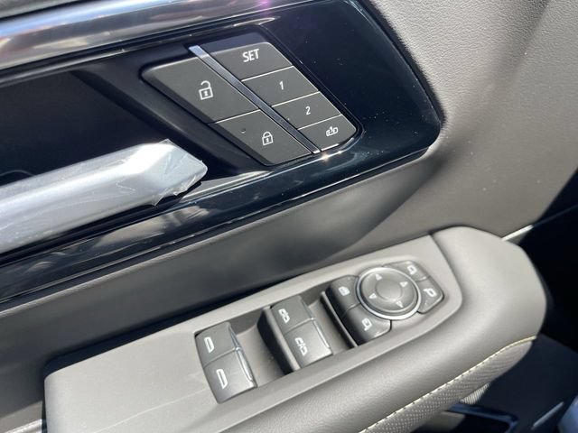 New 2026 Chevrolet Suburban Premier w/ Sun And Tow Package AWD/4WD image 13