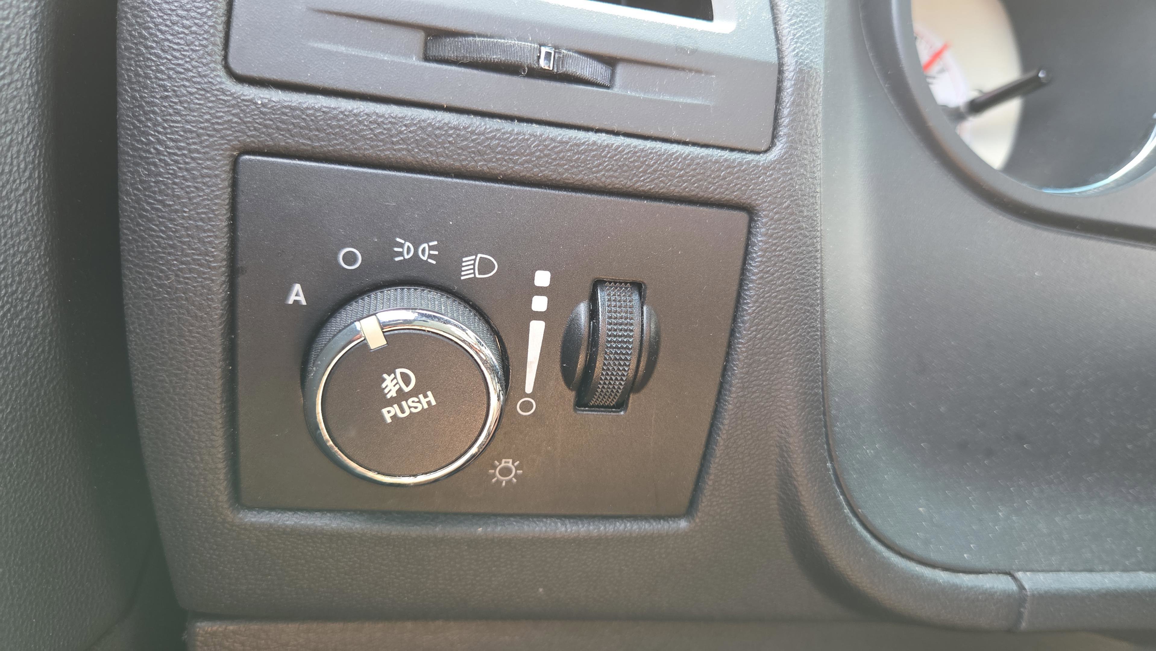 Used 2013 Dodge Challenger R/T image 33