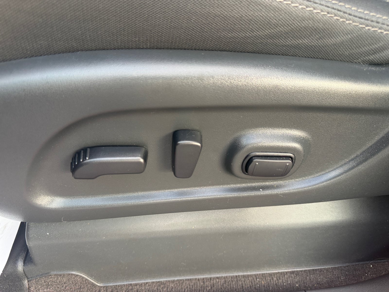 Used 2022 Nissan Titan SV w/ SV Convenience Package RWD image 12