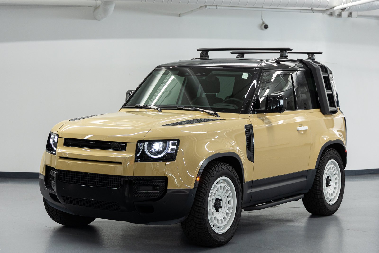 Used 2025 Land Rover Defender 90 S AWD/4WD image 2