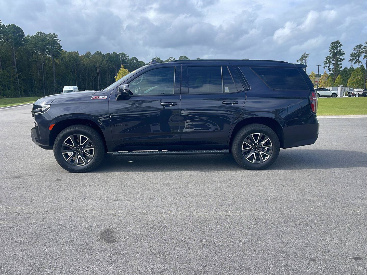 Used 2023 Chevrolet Tahoe Z71 w/ Luxury Package AWD/4WD image 4