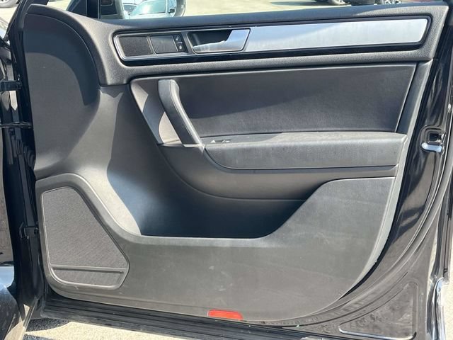 Used 2017 Volkswagen Touareg Wolfsburg Edition AWD/4WD image 27