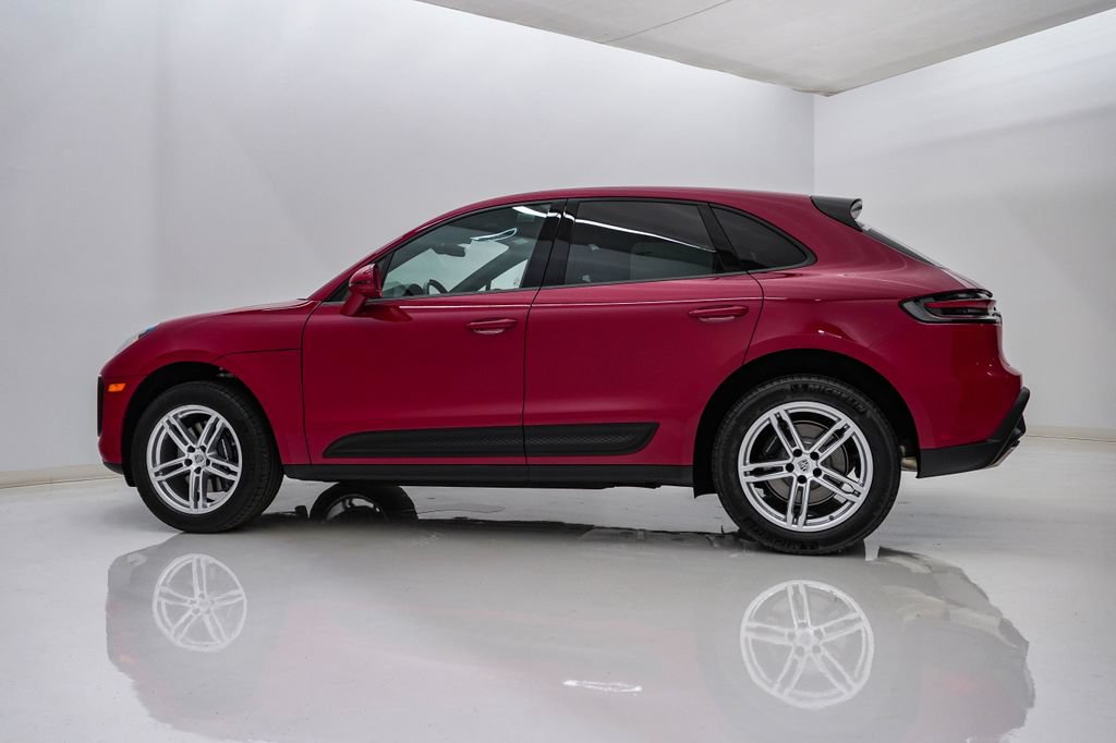 Certified 2026 Porsche Macan AWD/4WD image 2