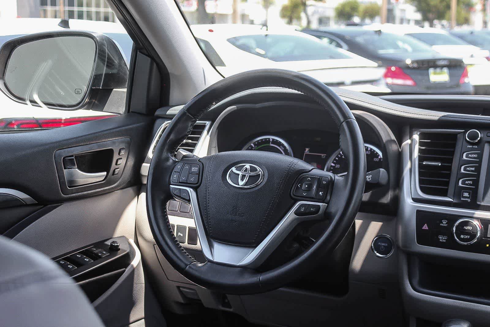 Used 2017 Toyota Highlander Limited AWD/4WD image 19