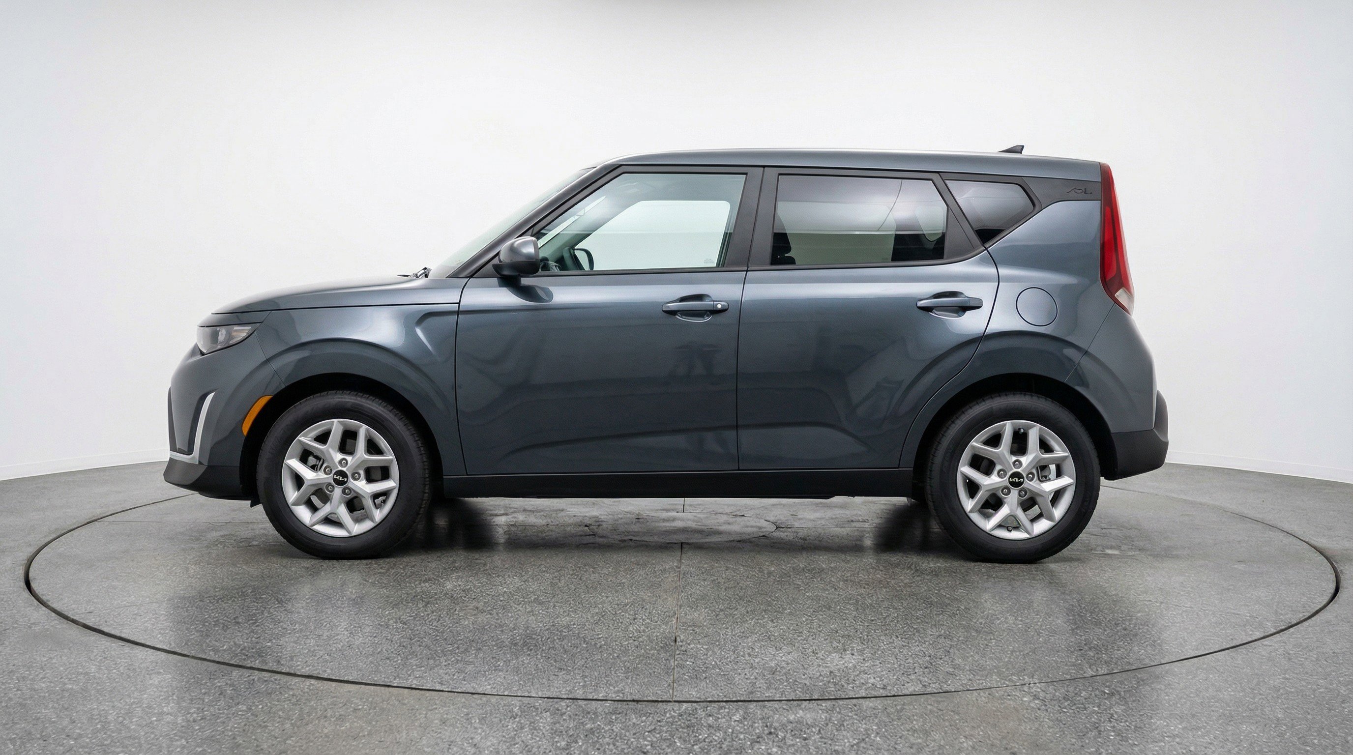 Used 2025 Kia Soul LX w/ LX Technology Package image 5