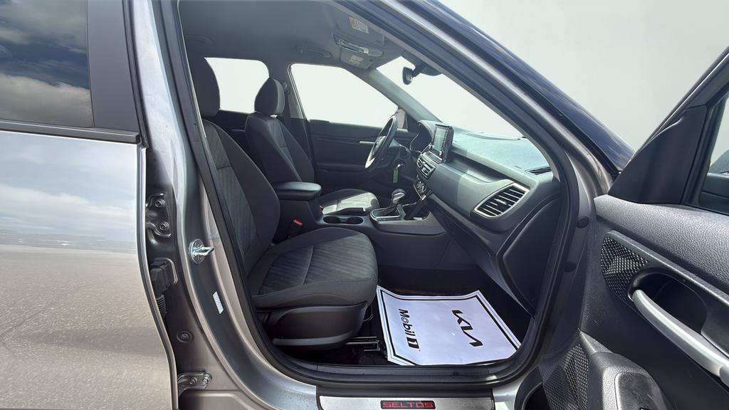 Used 2023 Kia Seltos LX AWD/4WD image 32