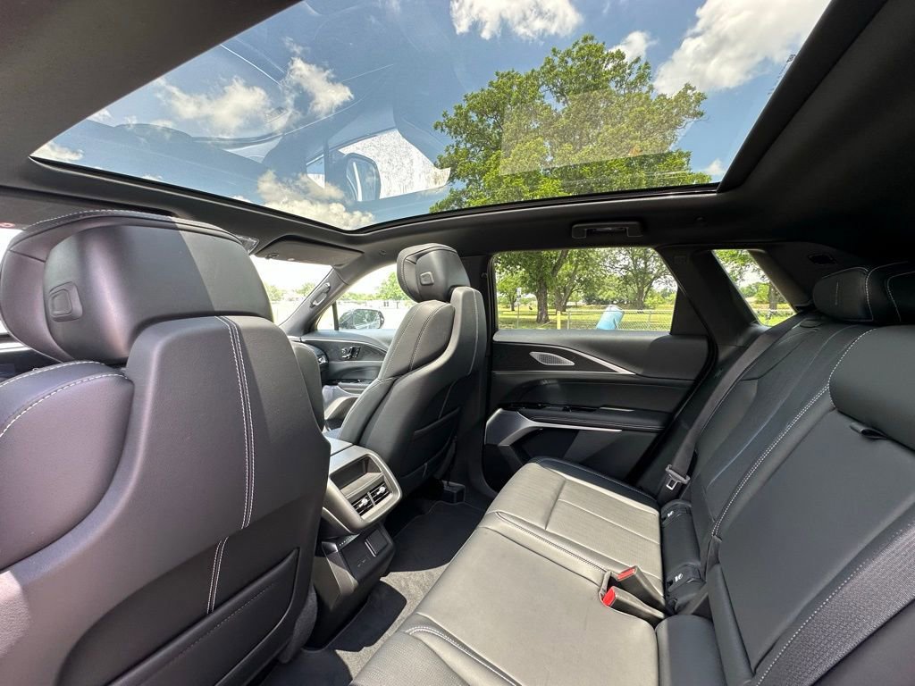 New 2025 Cadillac Lyriq Luxury image 24