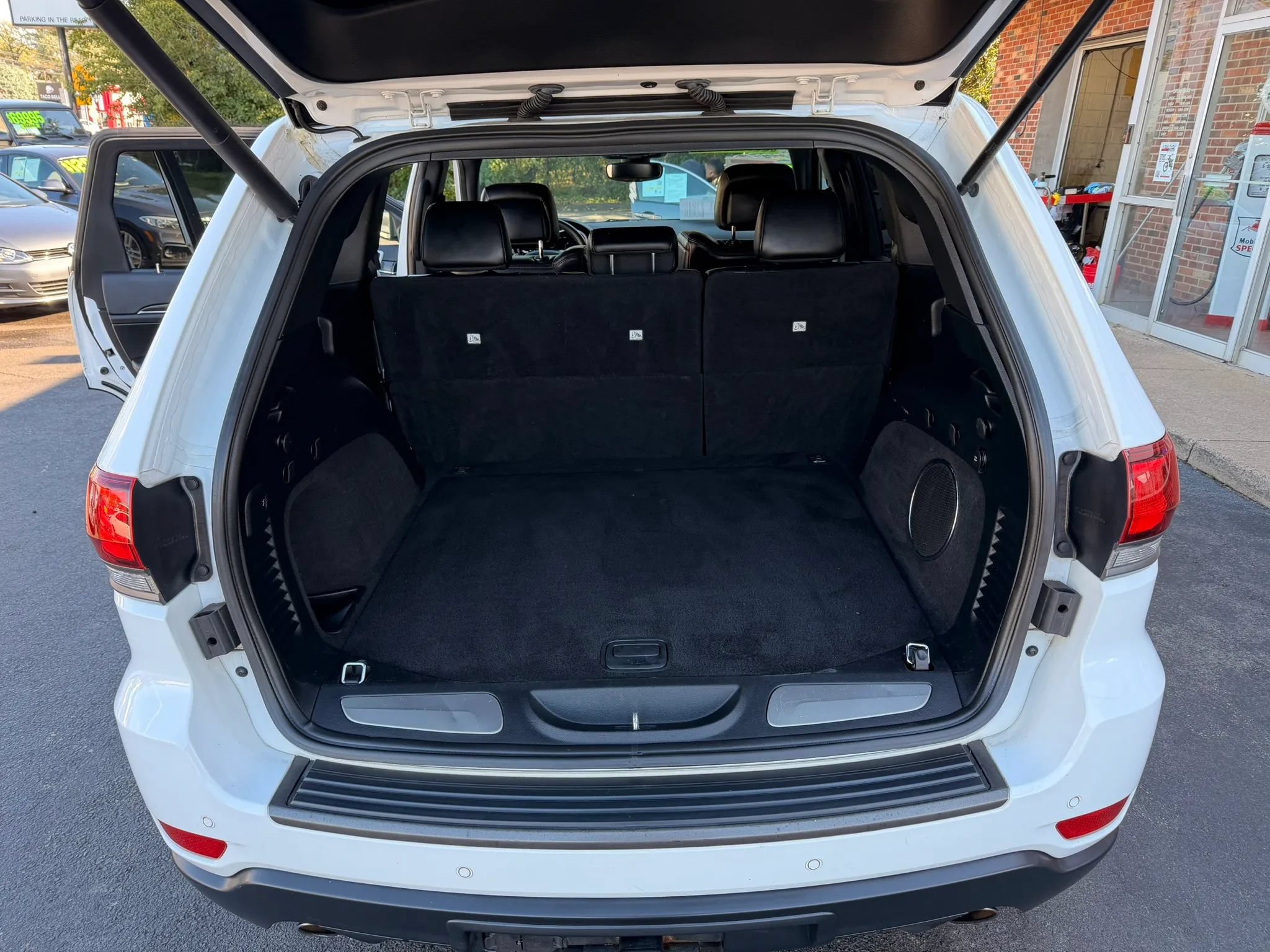 Used 2018 Jeep Grand Cherokee Trailhawk AWD/4WD image 11