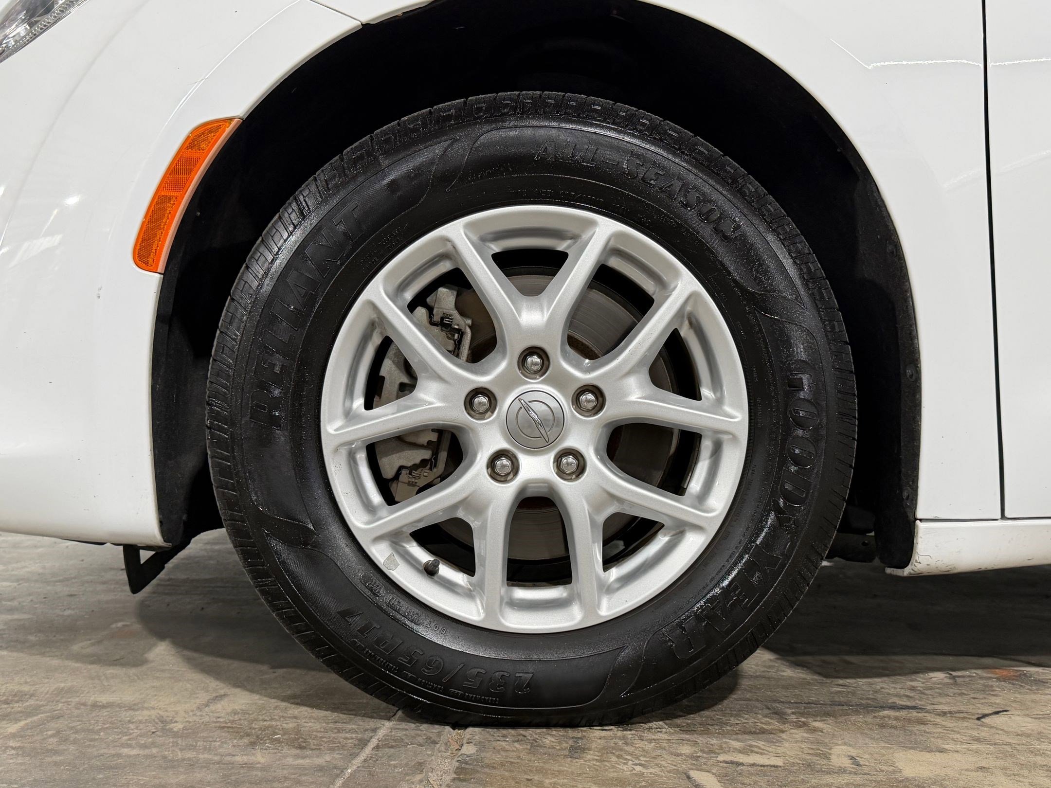 Used 2020 Chrysler Pacifica Touring-L FWD image 10