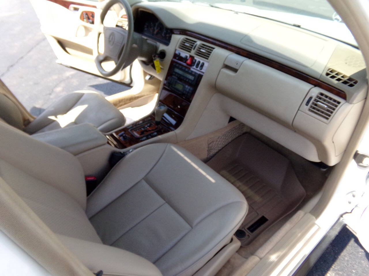 Used 1999 Mercedes-Benz E 320 Sedan w/ X2 Opt Pkg image 40