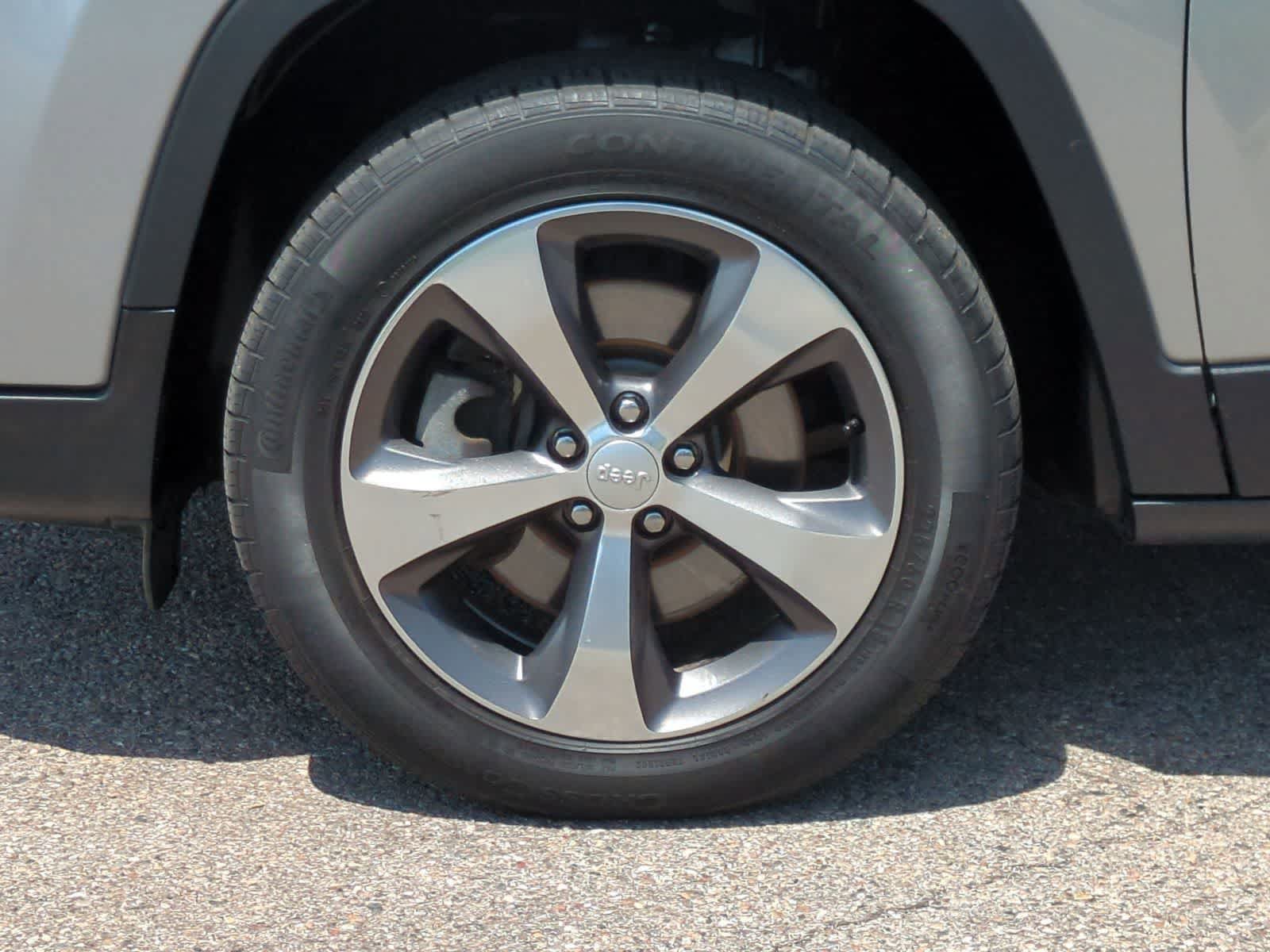 Used 2020 Jeep Cherokee Limited w/ Trailer Tow Group AWD/4WD image 14