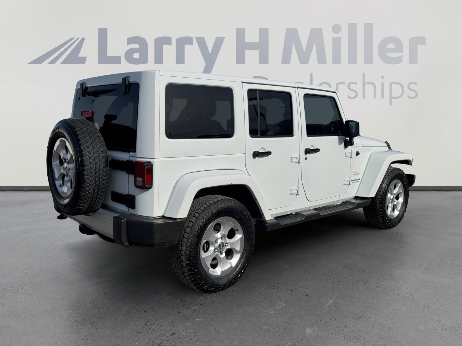 Used 2015 Jeep Wrangler Unlimited Sahara w/ Max Tow Package image 5