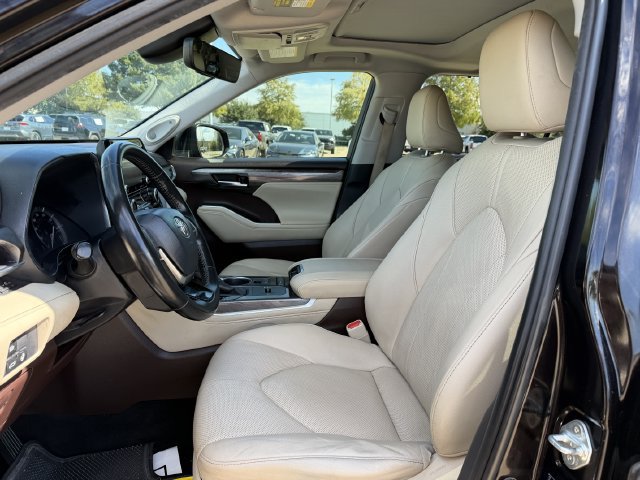 Used 2020 Toyota Highlander Limited FWD image 26