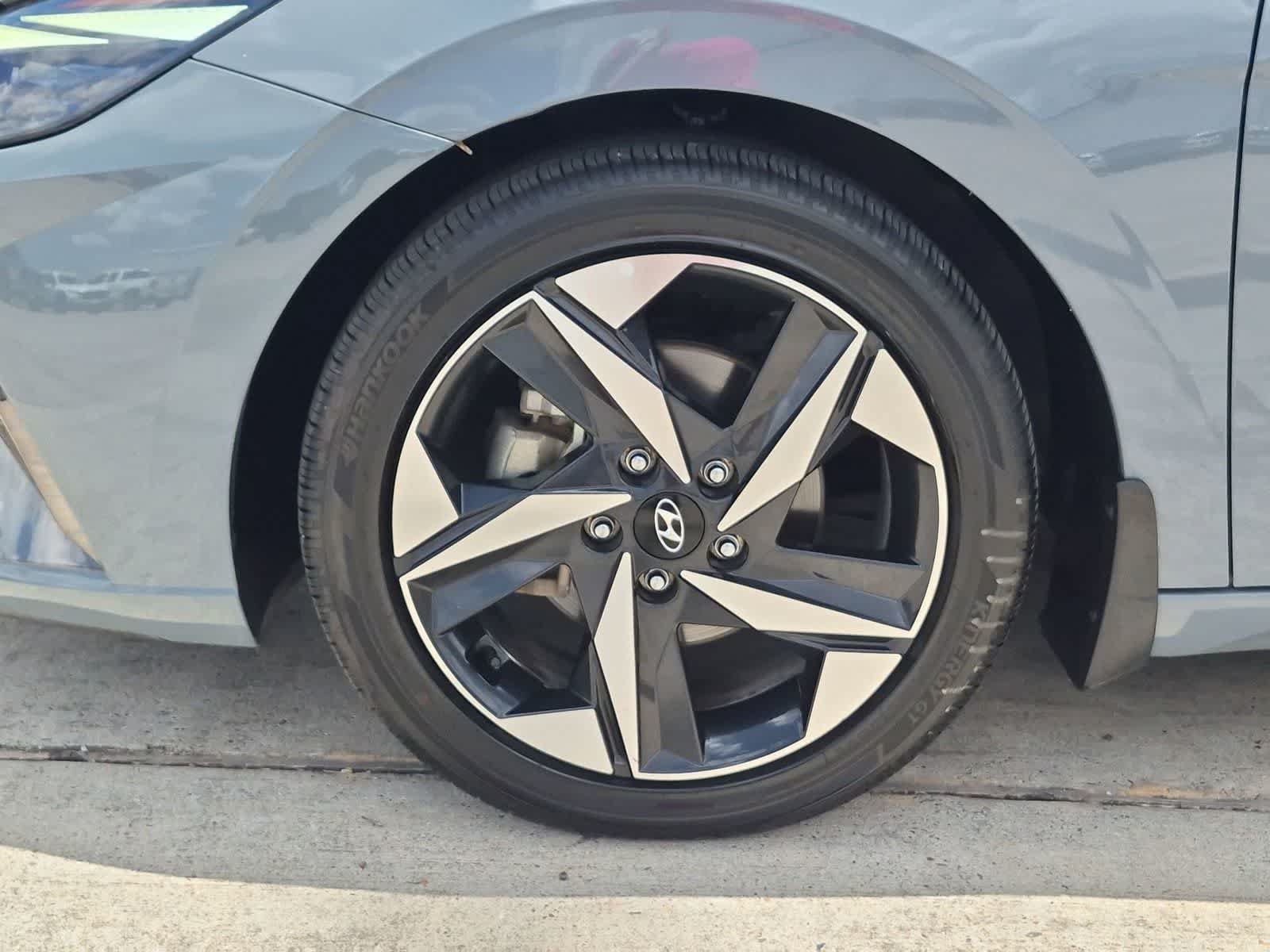 Used 2022 Hyundai Elantra Limited FWD image 33