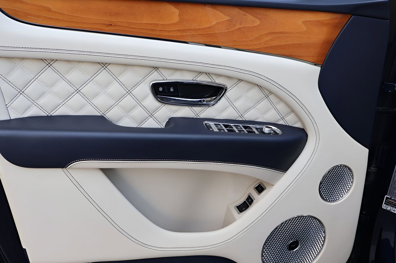 Used 2021 Bentley Bentayga image 12
