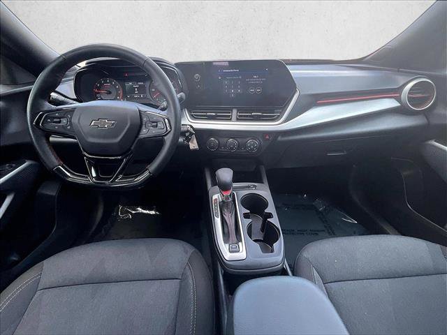 Used 2025 Chevrolet Trax RS FWD image 15