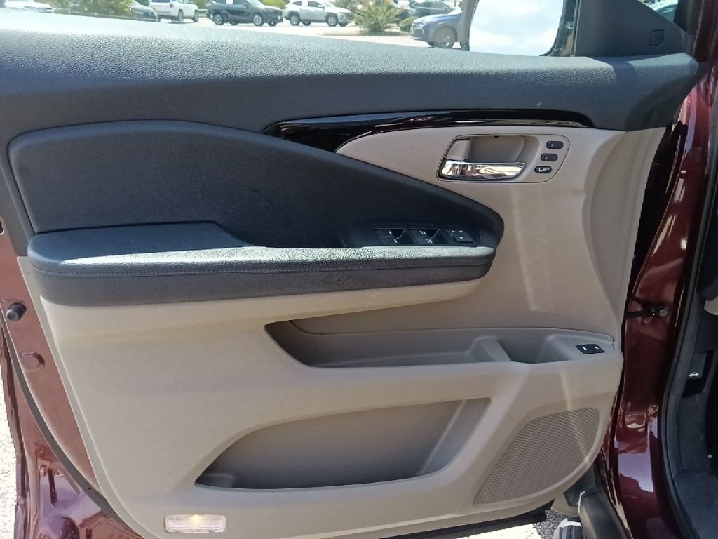 Used 2022 Honda Pilot Touring image 11
