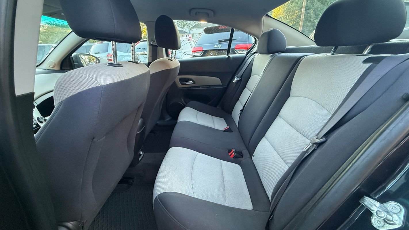 Used 2015 Chevrolet Cruze LS FWD image 10