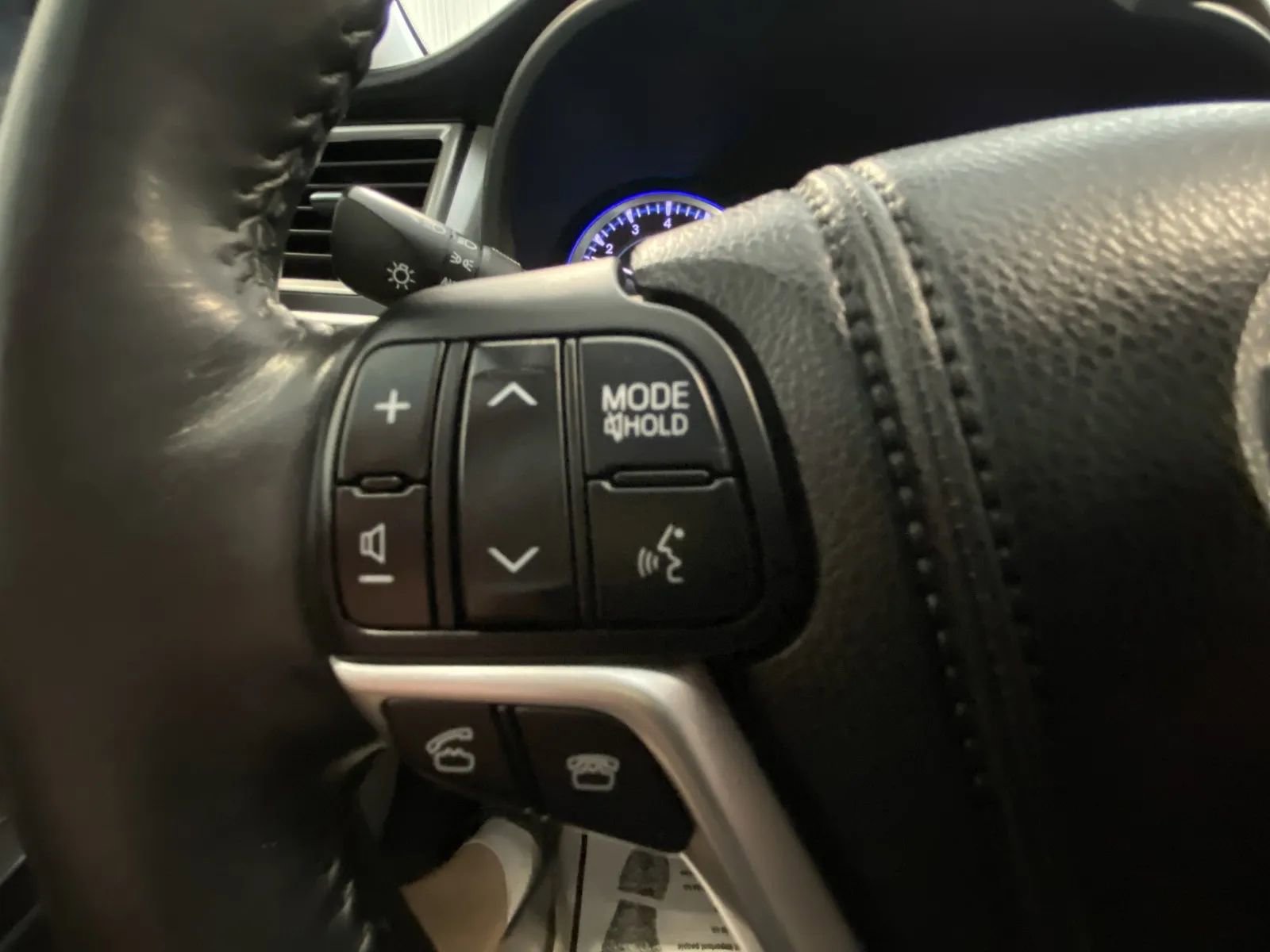 Used 2014 Toyota Highlander XLE AWD/4WD image 26