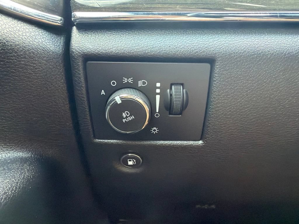 Used 2014 Jeep Grand Cherokee Overland AWD/4WD image 45