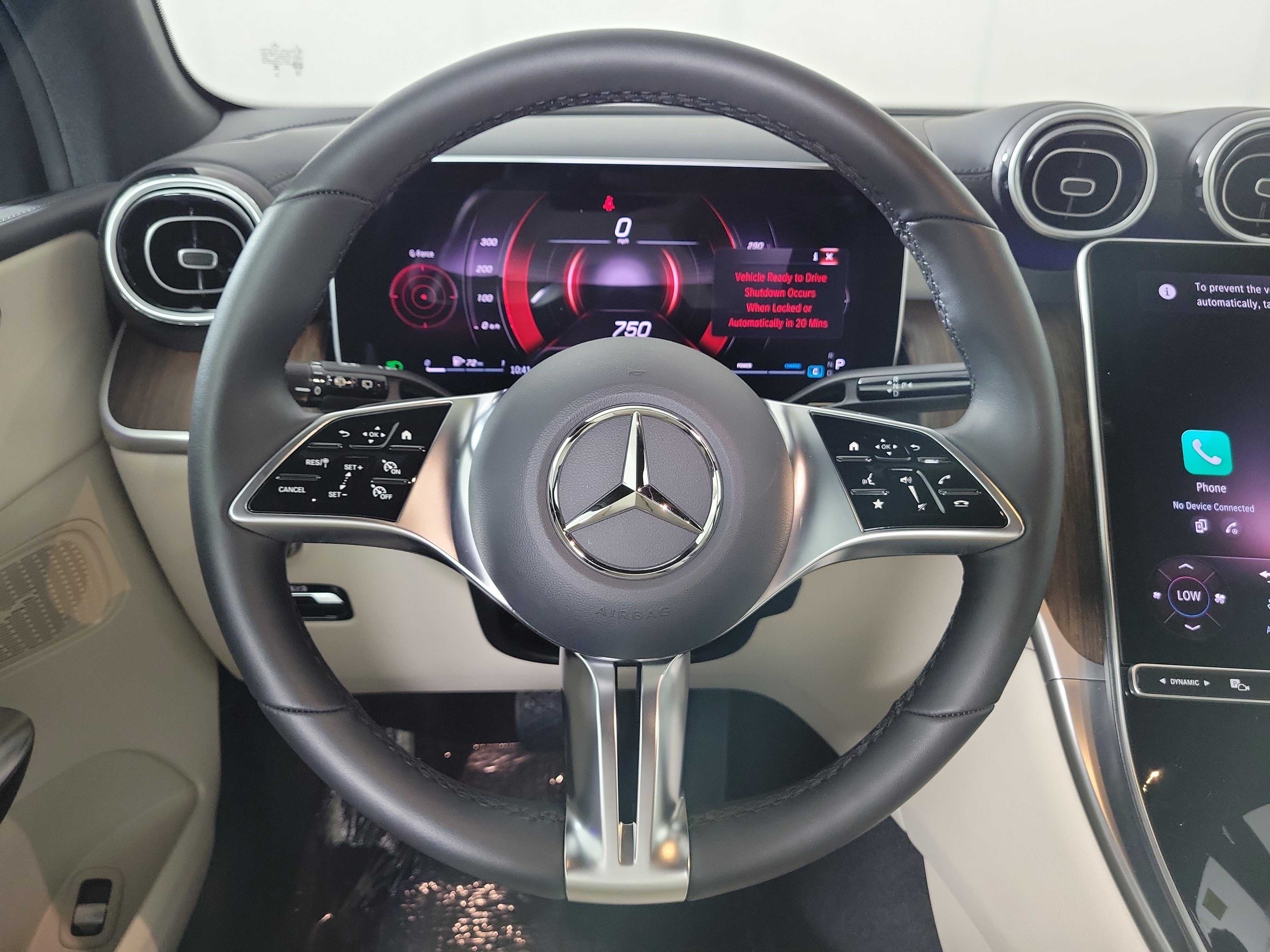 Used 2025 Mercedes-Benz GLC 300 4MATIC image 12