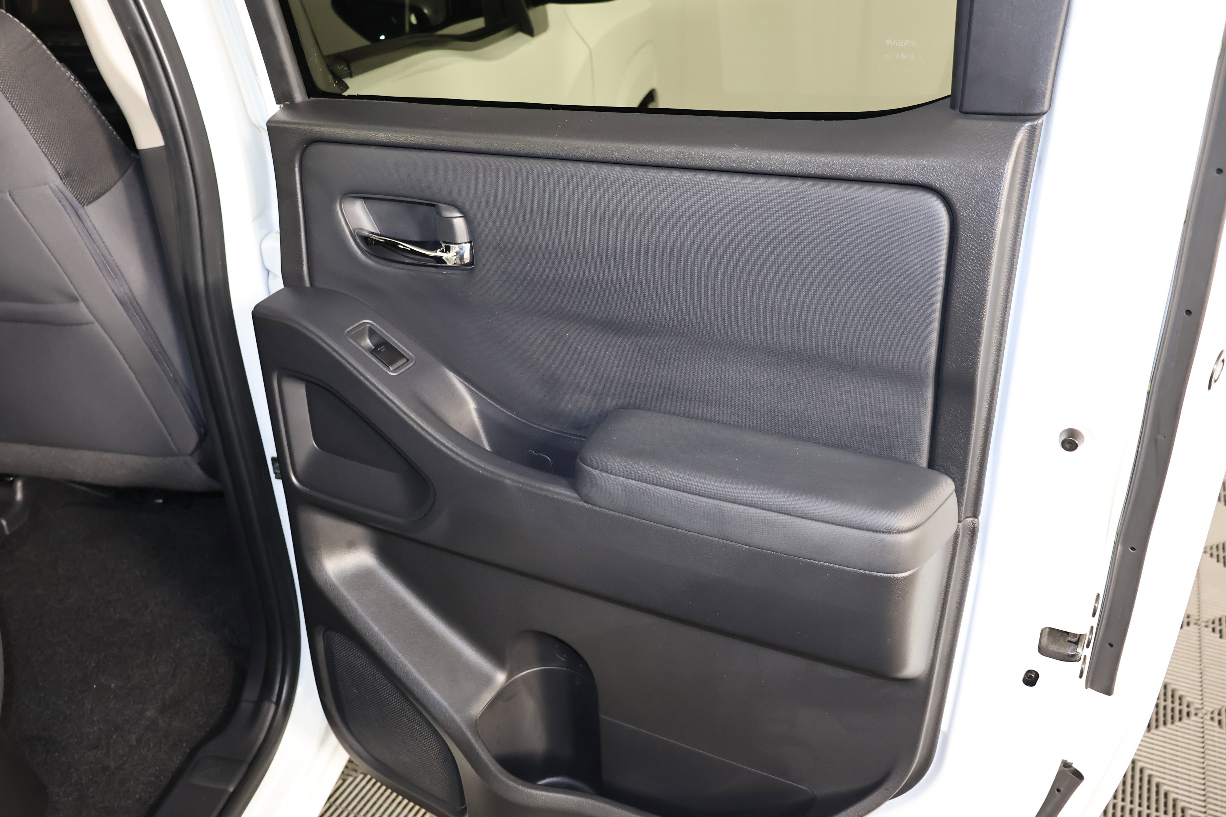 Used 2022 Nissan Frontier SV image 46