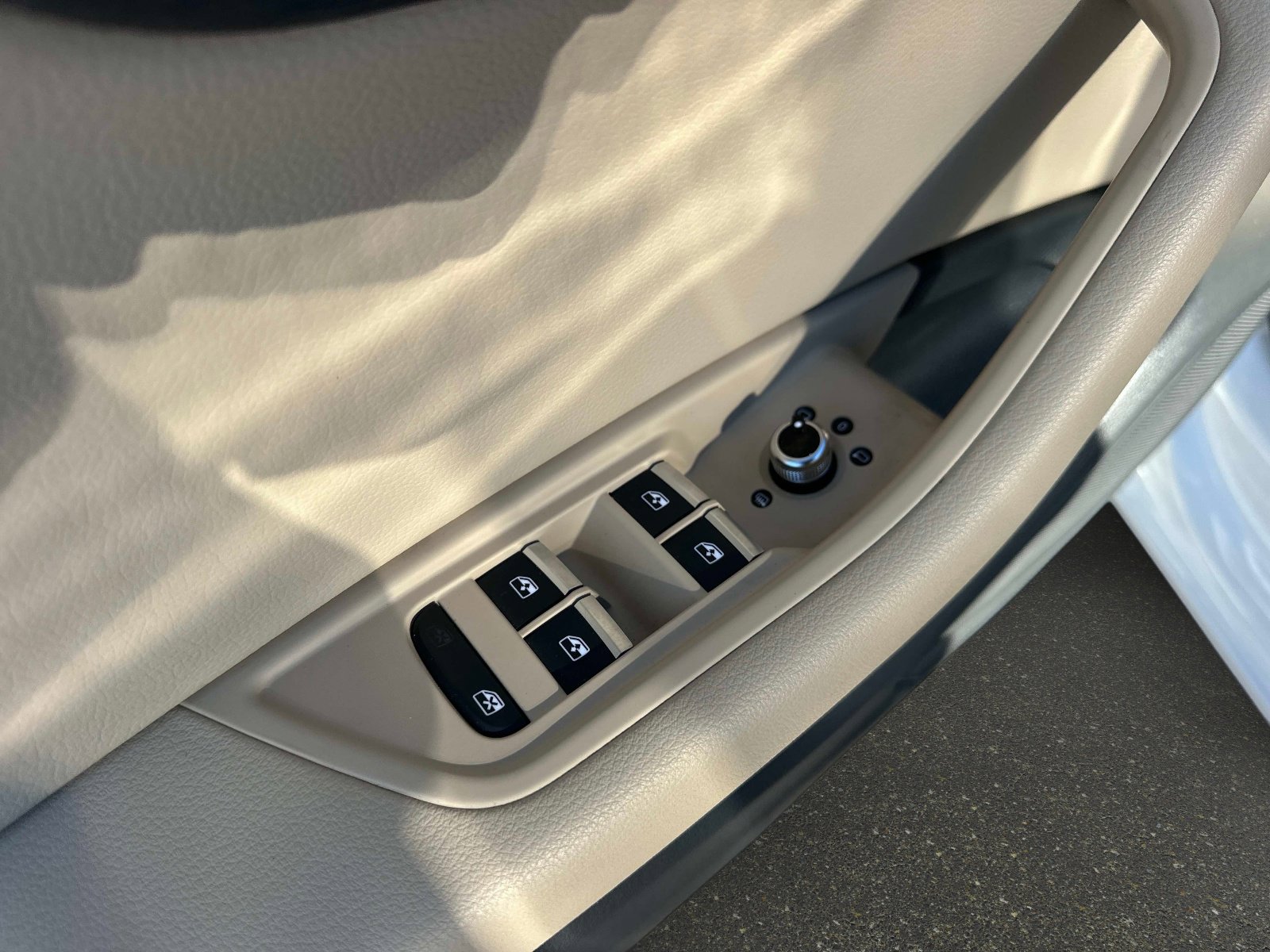 Used 2019 Audi A4 2.0T Premium w/ Convenience Package image 18