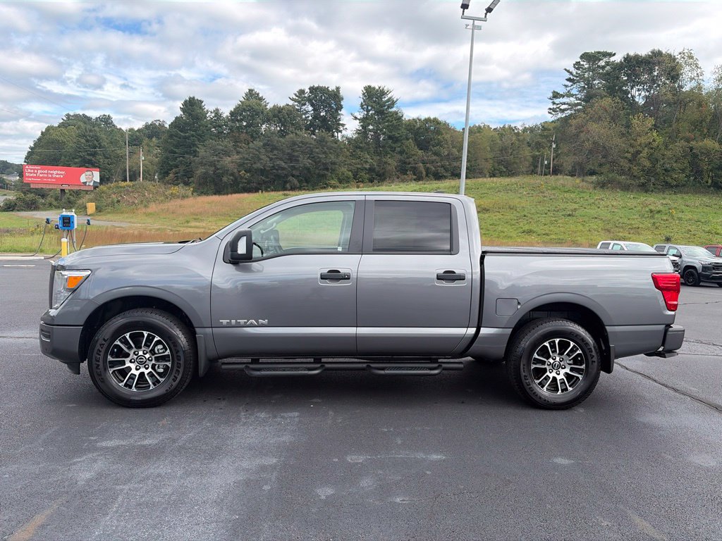 Used 2024 Nissan Titan SV w/ SV Convenience Package AWD/4WD image 5