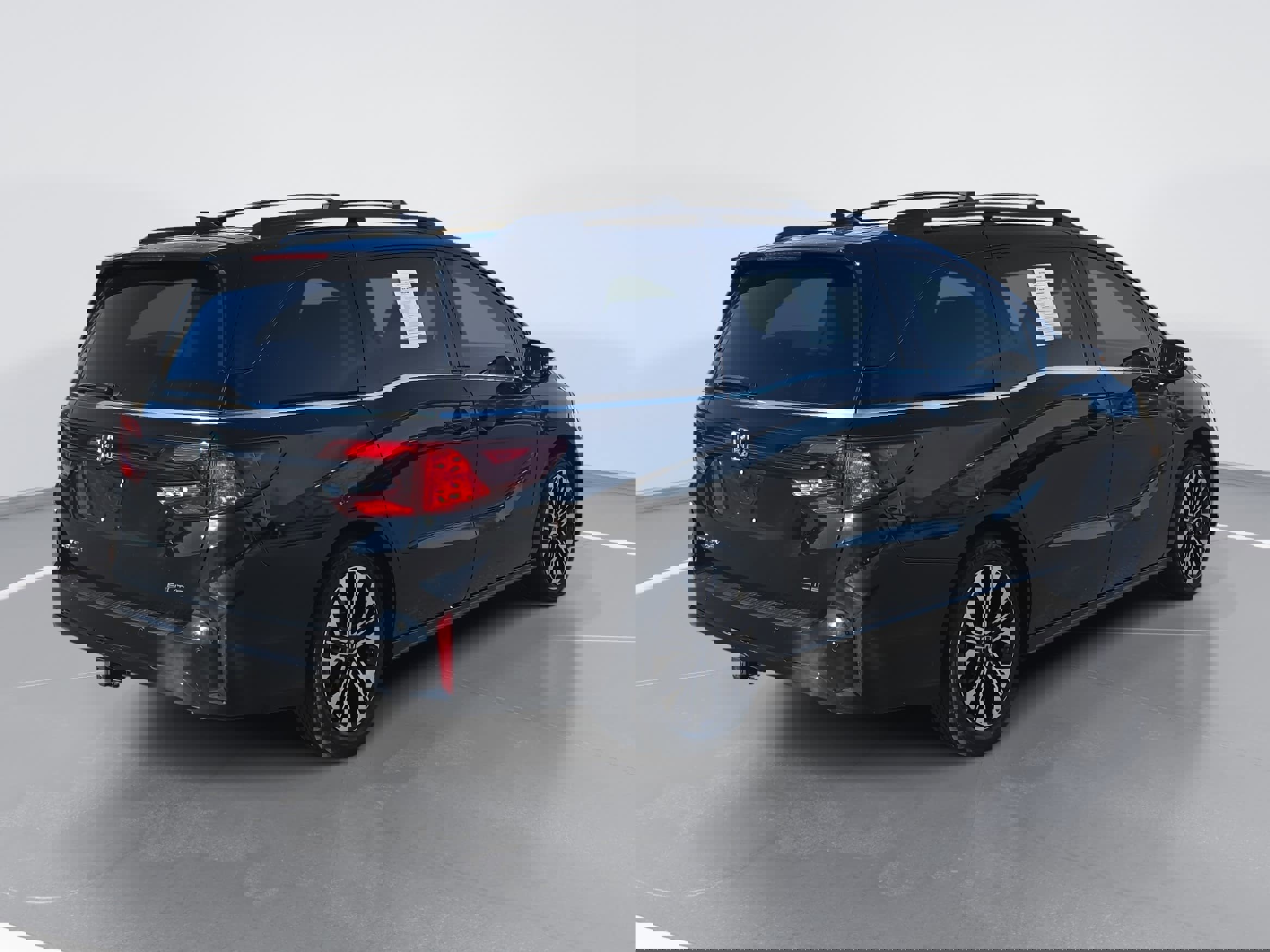 Used 2025 Honda Odyssey Elite image 3