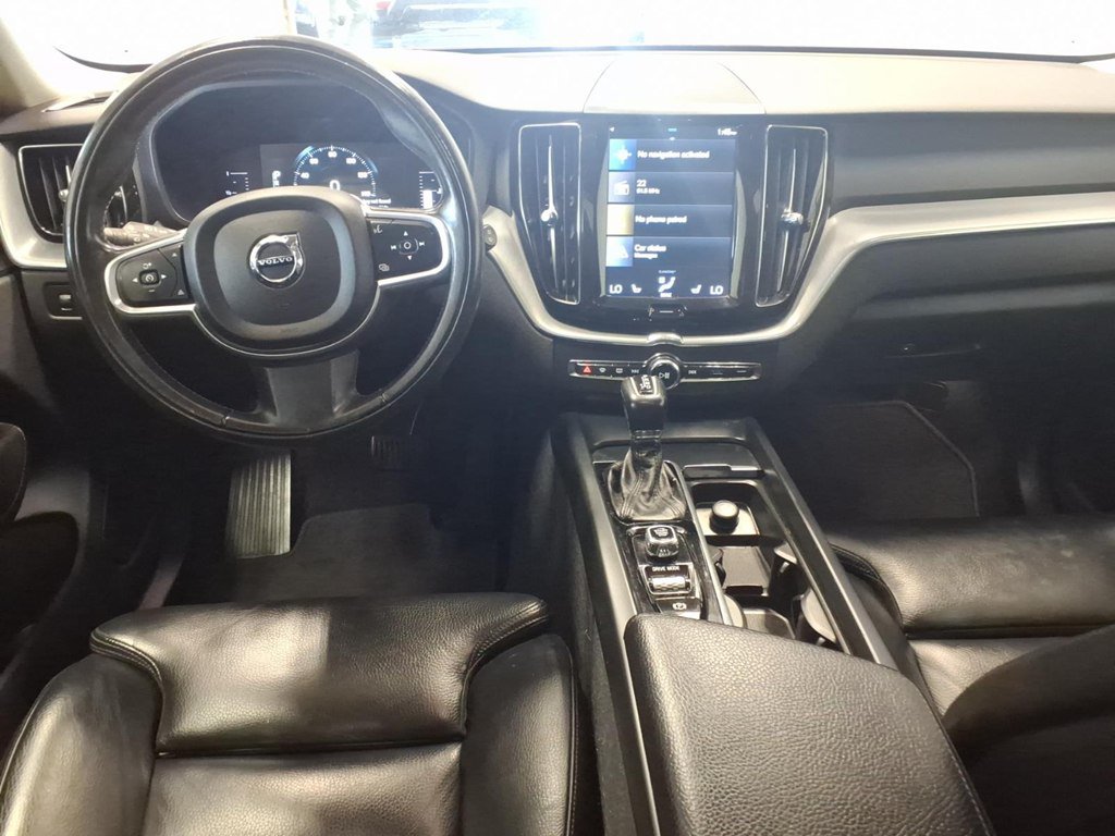 Used 2019 Volvo XC60 AWD T5 Momentum w/ Premium Package image 9