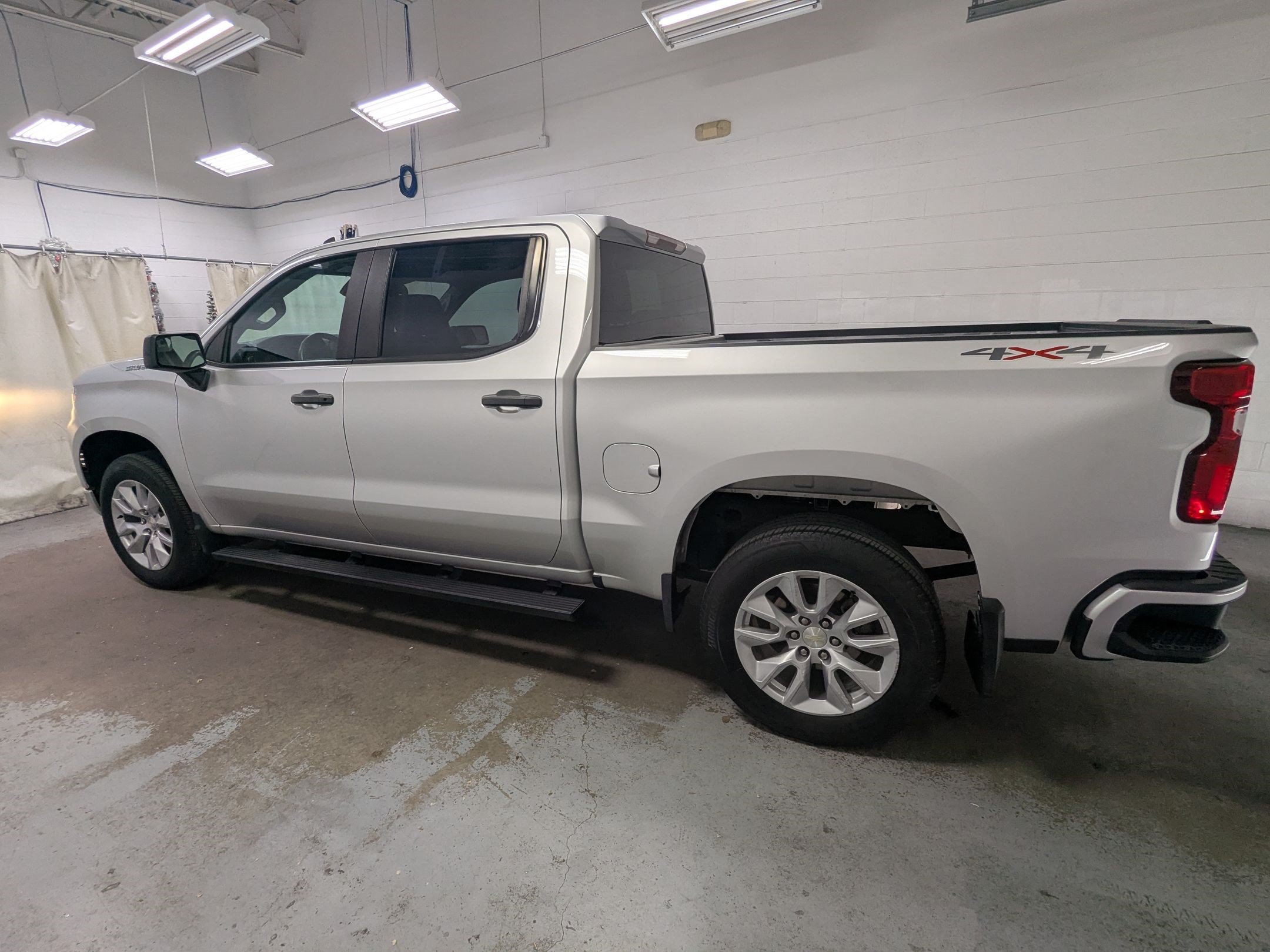 Used 2022 Chevrolet Silverado 1500 Custom AWD/4WD image 10