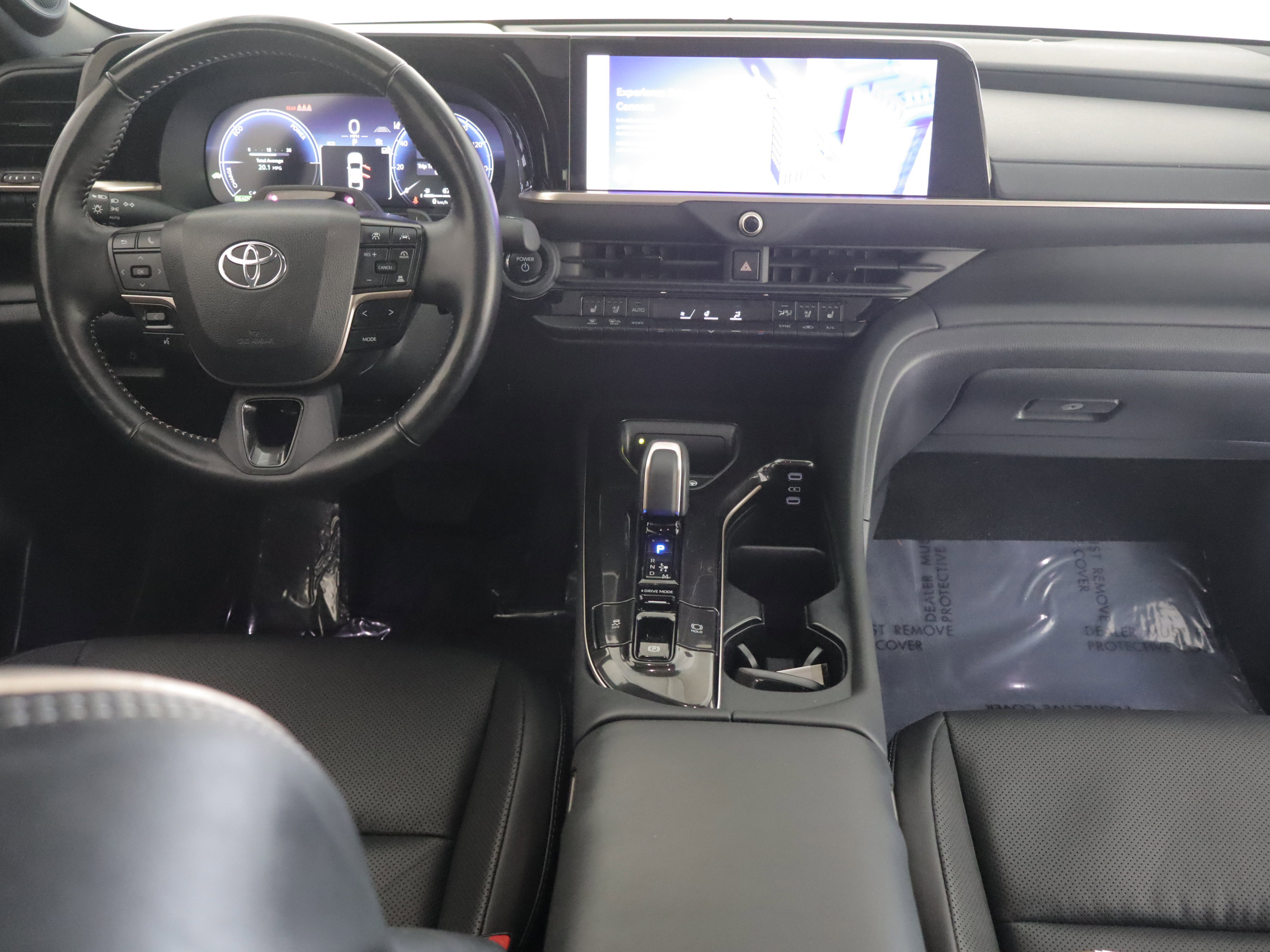 Used 2024 Toyota Crown Platinum AWD/4WD image 2