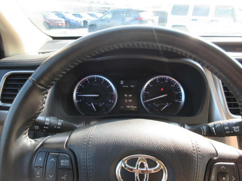 Used 2019 Toyota Highlander Limited AWD/4WD image 32