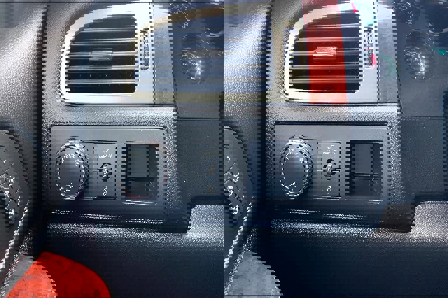 Used 2013 Chevrolet Suburban LTZ image 34