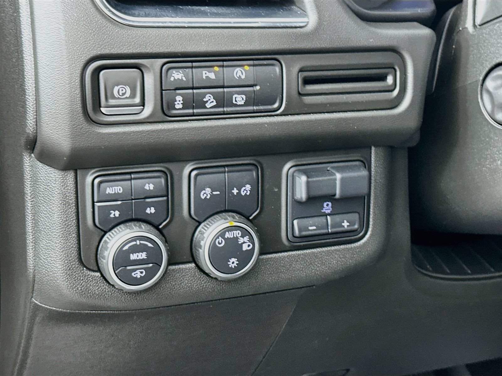 Used 2023 Chevrolet Tahoe Z71 w/ Off-Road Capability Package AWD/4WD image 11