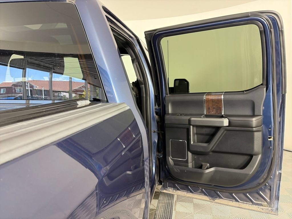Used 2015 Ford F150 Platinum w/ Equipment Group 701A Luxury AWD/4WD image 29