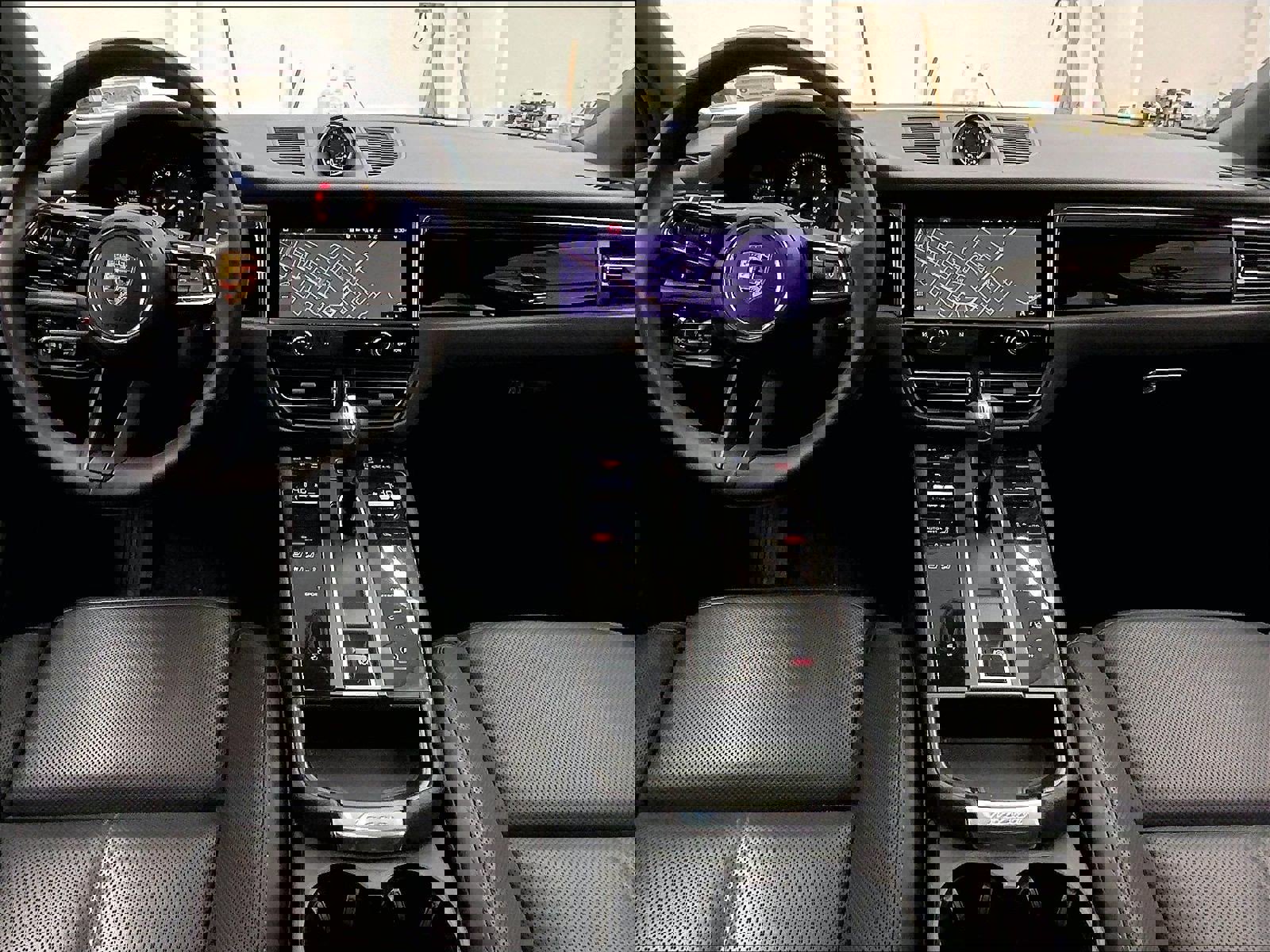 Certified 2025 Porsche Macan image 14