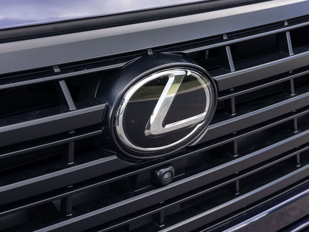 Used 2024 Lexus GX 550 w/ Accessory Package (2T) image 17