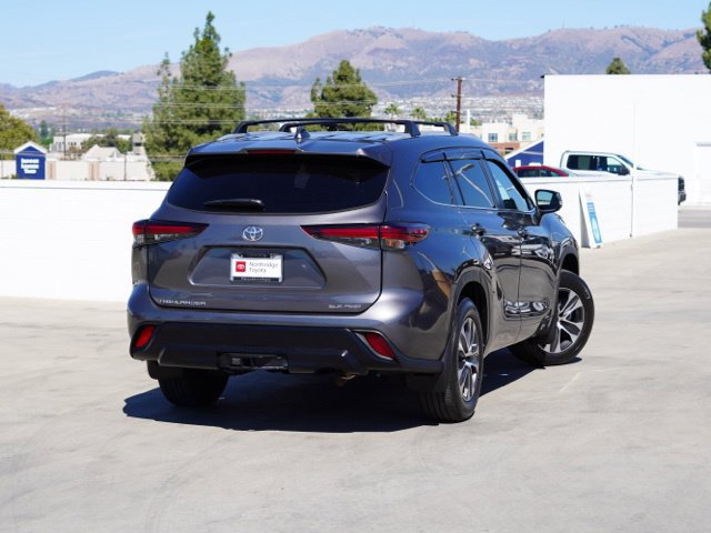 Used 2024 Toyota Highlander XLE AWD/4WD image 8