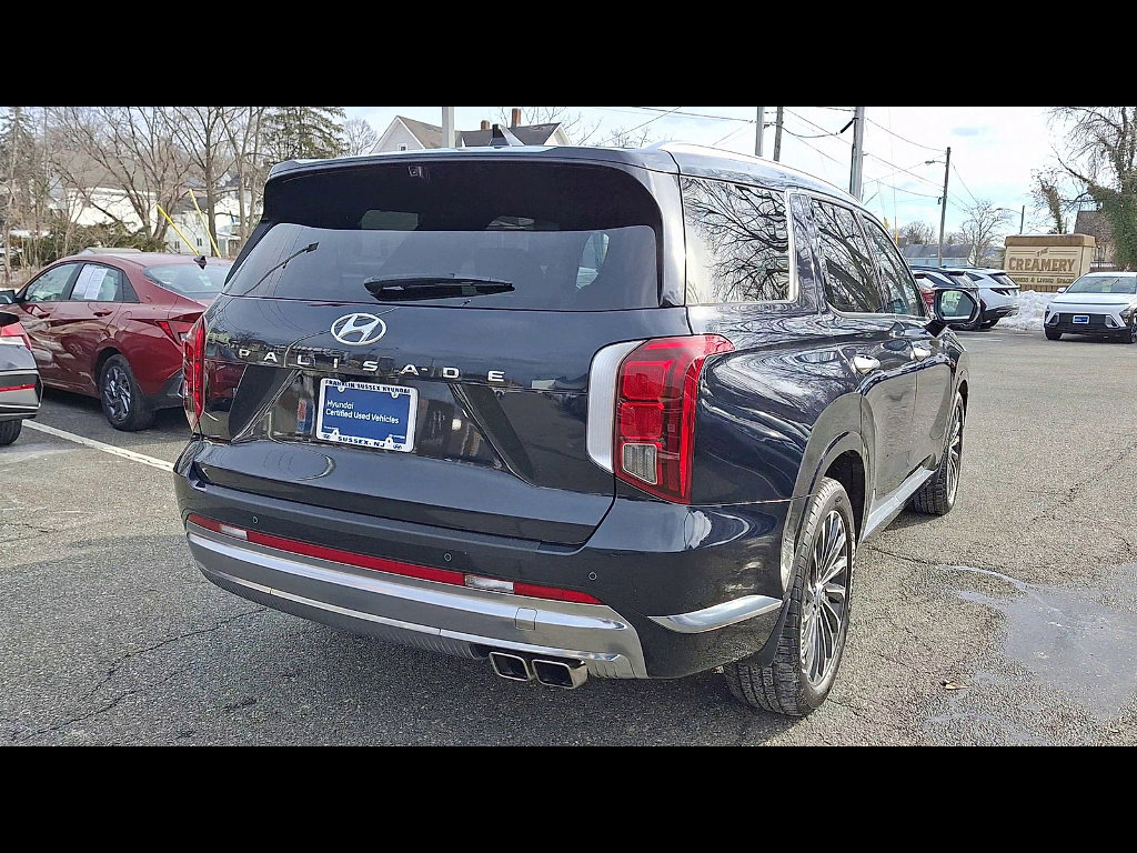 Used 2023 Hyundai Palisade Calligraphy w/ Winter Package image 7