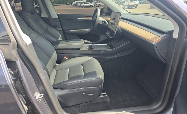 Used 2023 Tesla Model Y Long Range AWD/4WD image 13