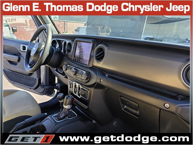 Certified 2023 Jeep Gladiator Willys image 33