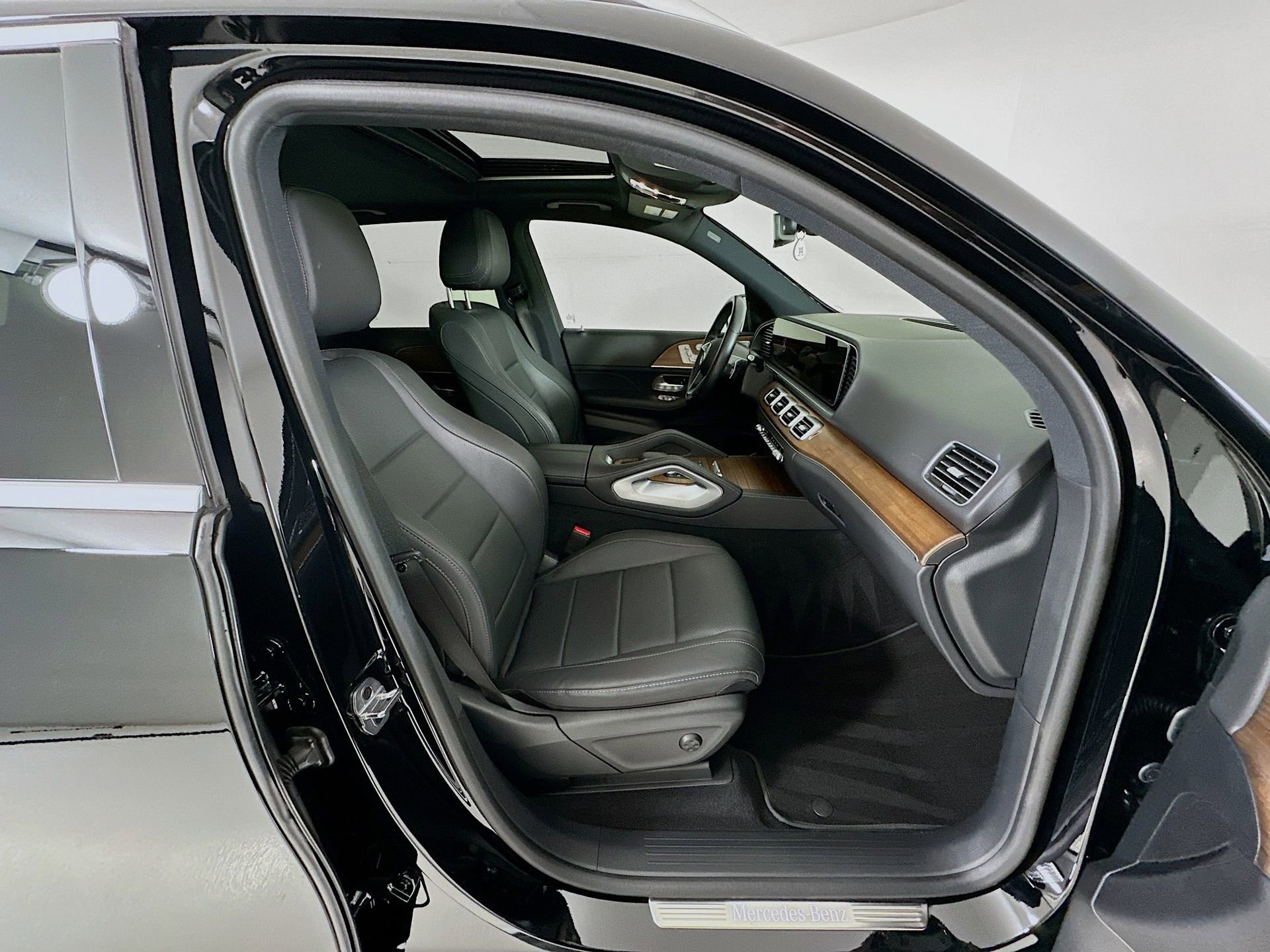 Used 2025 Mercedes-Benz GLE 350 4MATIC image 32