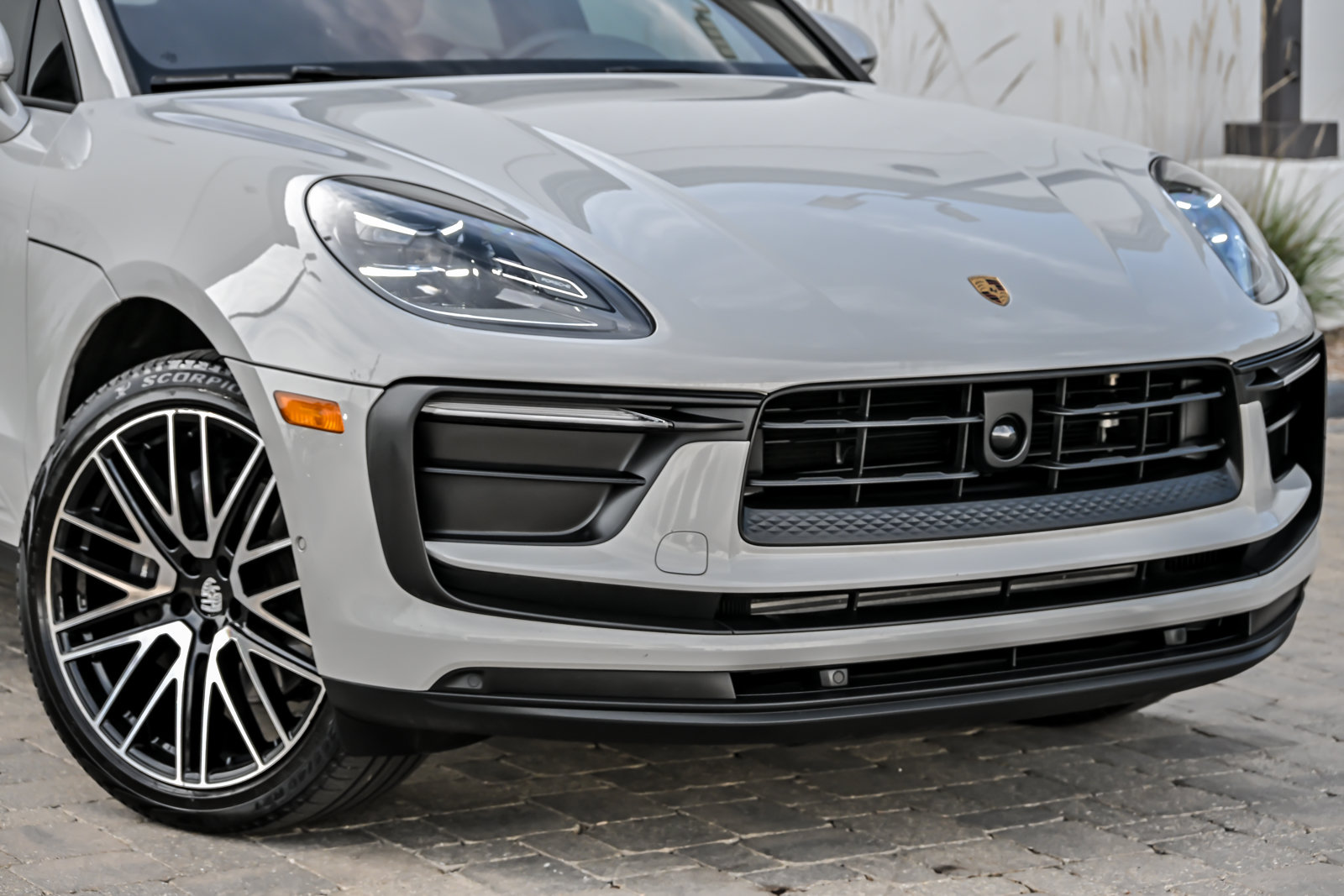 Used 2025 Porsche Macan w/ Premium Package Plus AWD/4WD image 2