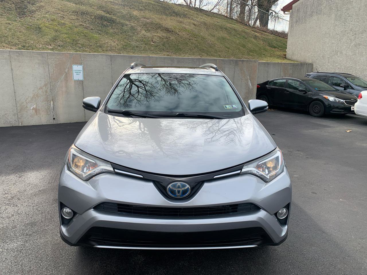 Used 2017 Toyota RAV4 XLE image 7