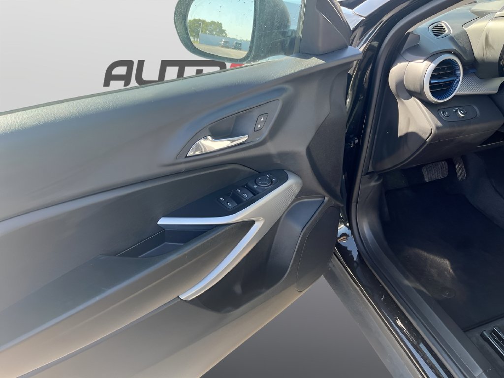 Used 2026 Chevrolet Trax LS FWD image 17