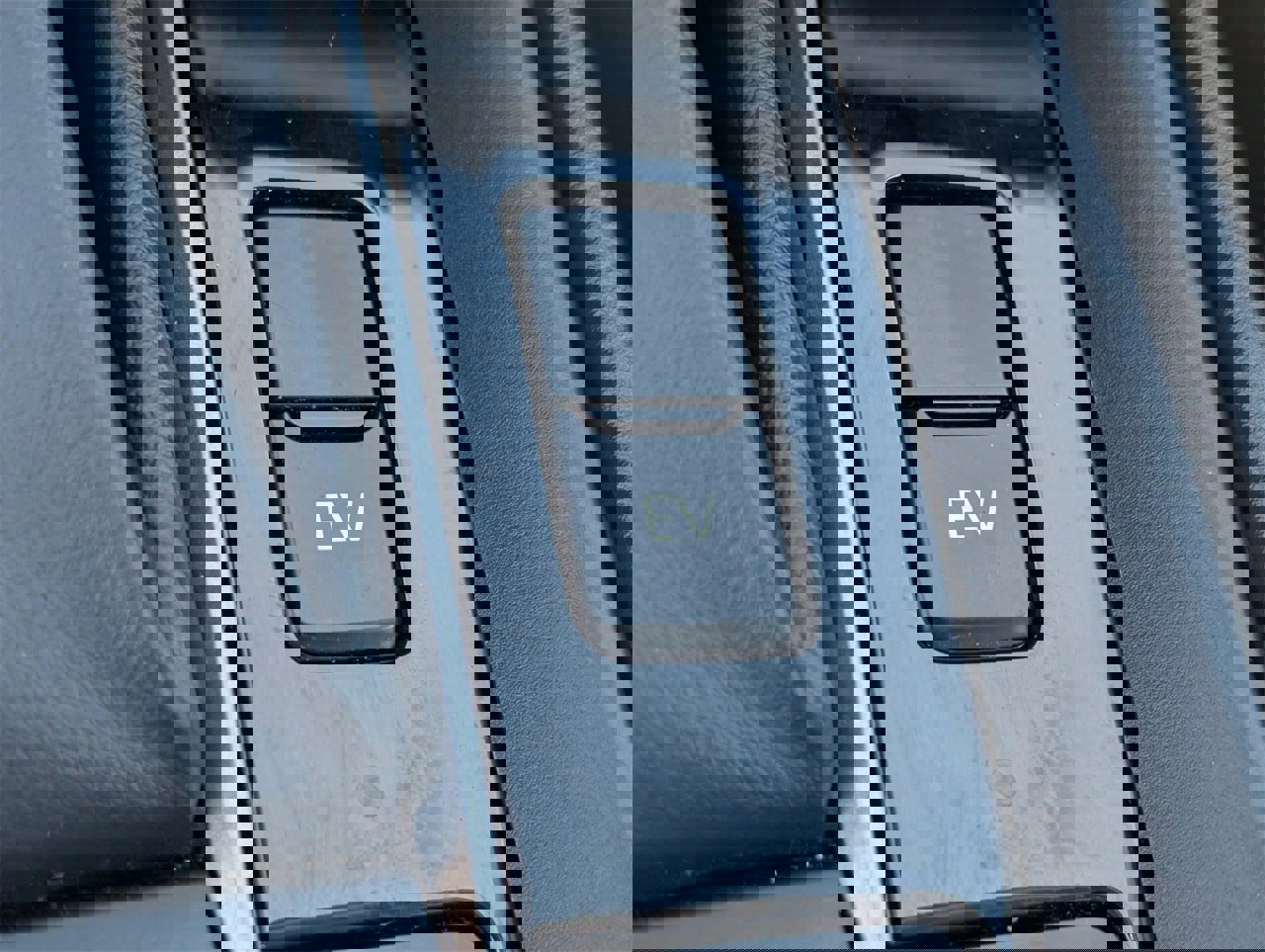 Used 2025 MAZDA CX-50 AWD 2.5 Hybrid w/ Premium Pkg image 19