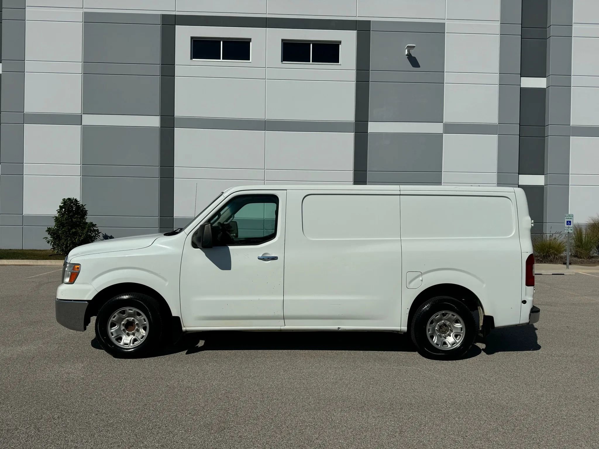 Used 2015 Nissan NV 2500 SL image 8