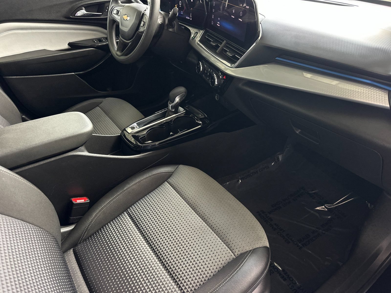 Used 2025 Chevrolet Trax LT FWD image 15